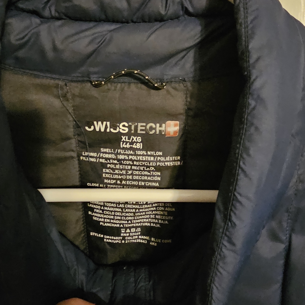 Puffer jacket by Swiss+Tech